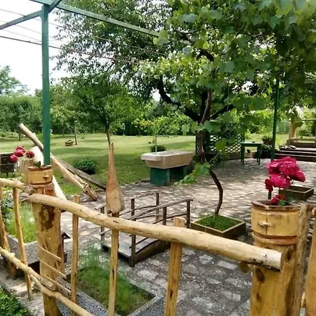 Жълтата Къща *