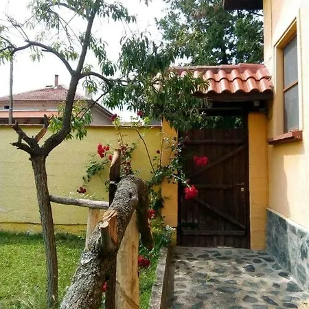 Πανσιόν Жълтата Къща *